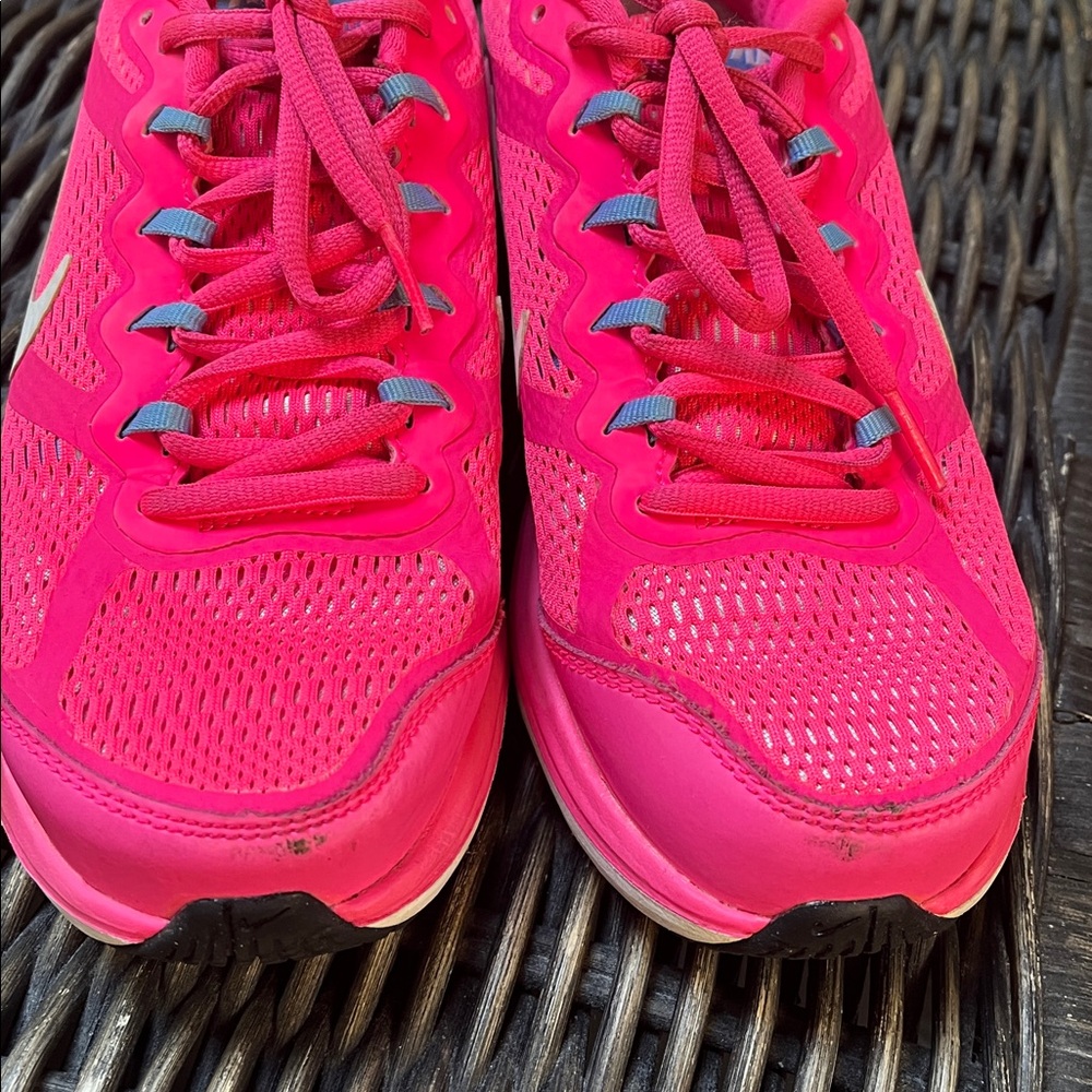 Nike Women's Bright Pink Athletic Shoes - Picture 3 of 10